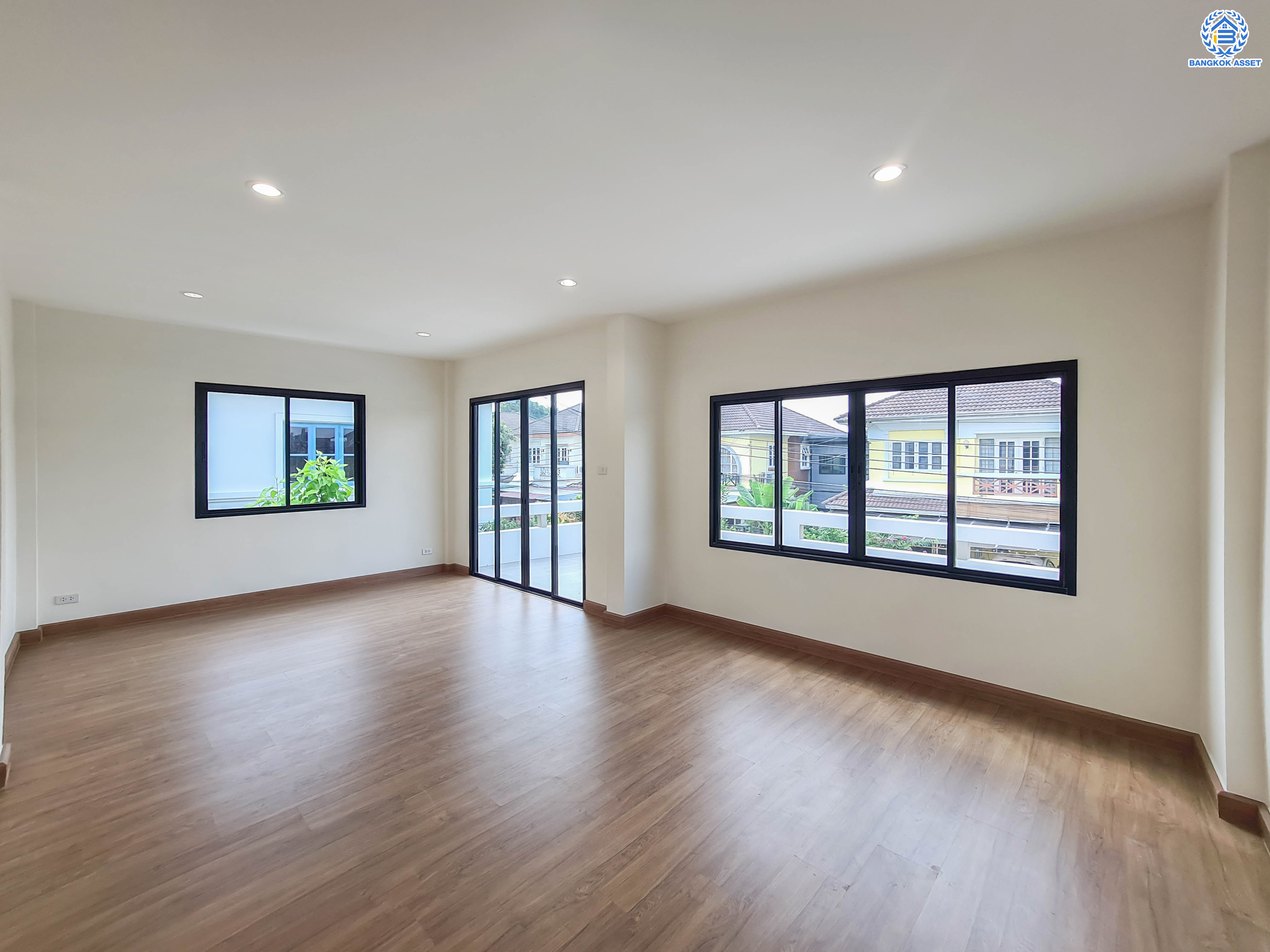 บ้านมือสองตกแต่งใหม่ แบรนด์ LH โครงการ ชัยพฤกษ์ บางบัวทอง หลังใหญ่ เนื้อที่ 55.2 ตร.ว. ฟังก์ชัน 3 ห้องนอน 3 ห้องน้ำ 1 ห้องอเนกประสงค์ พร้อม Facilities ครบครัน บนทำเลเดินทางสะดวก ติดถนนบางกรวย-ไทรน้อย ใกล้เซ็นทรัลเวสต์เกต และรถไฟฟ้าสายสีม่วง "สถานีบางพลู"